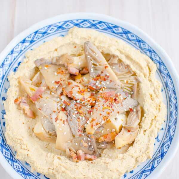 Hummus z boczniakami