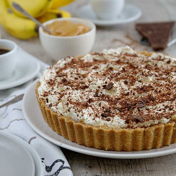 Tarta ciasteczkowa z bananami toffi i bitą śmietaną (Banoffee pie)