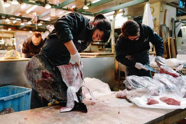 Mini-przewodnik: Targ Tsukiji, Tokio