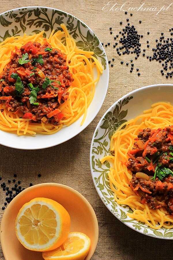 Proste i smaczne wegańskie spaghetti bolognese