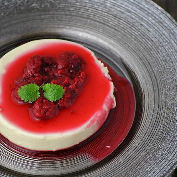 Panna cotta z sosem 