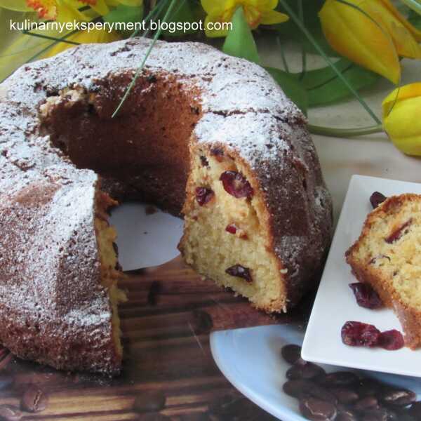 Babka jogurtowa z żurawiną