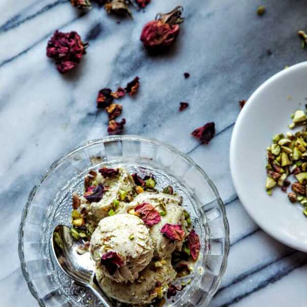 Lody pistacjowe na wodzie z kwiatów pomarańczy