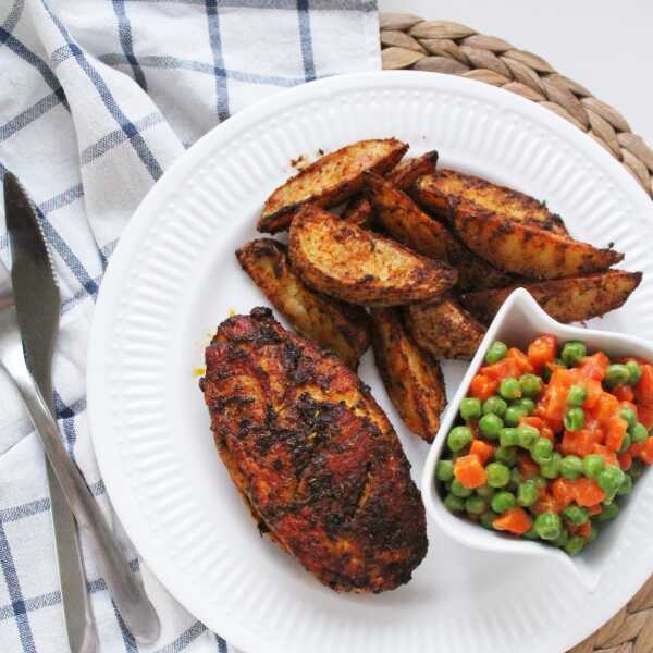 Niedzielny obiad: Grillowany kurczak z marchewką z groszkiem i idealne pieczone ziemniaki