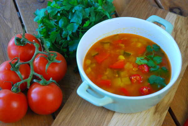 Zupa z soczewicy z warzywami w aromacie curry