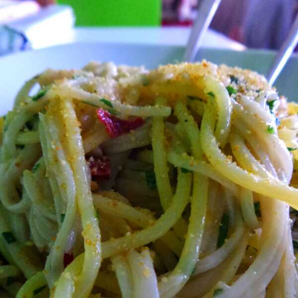 Spaghetti aglio e olio e peperoncino