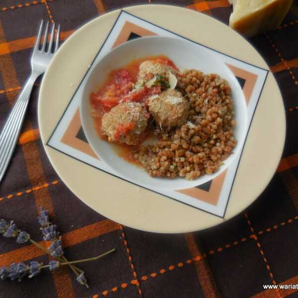Parmezanowe klopsiki z indyka w sosie pomidorowym