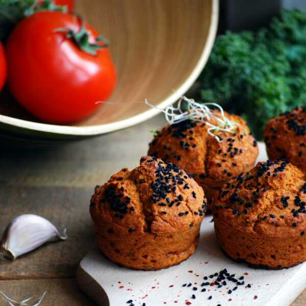 Pomidorowe muffiny z czarnuszką