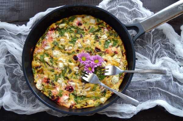 Frittata fit z botwinką i serem feta