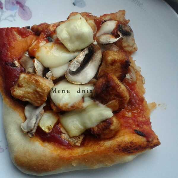 Wegetariańska pizza z 'kurczakiem'