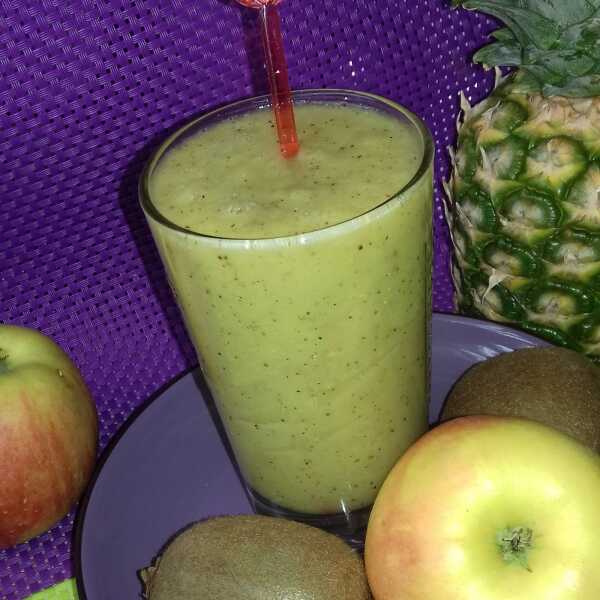 Smoothie - ananas, kiwi, jabłko