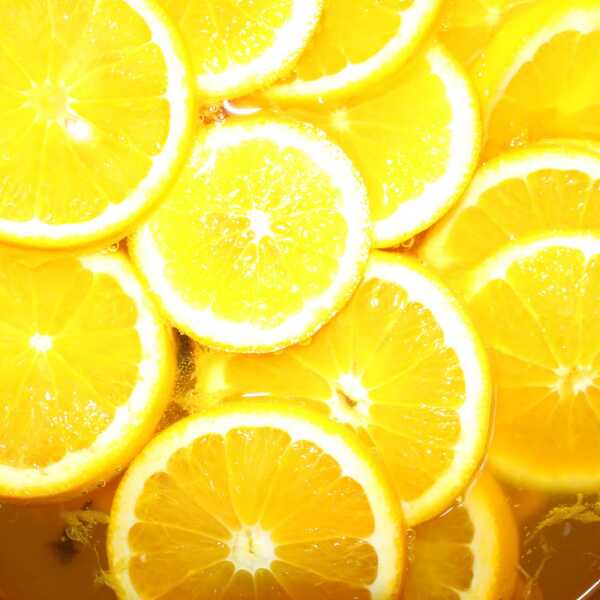 Błyskawiczna nalewka pomarańczowo-goździkowa