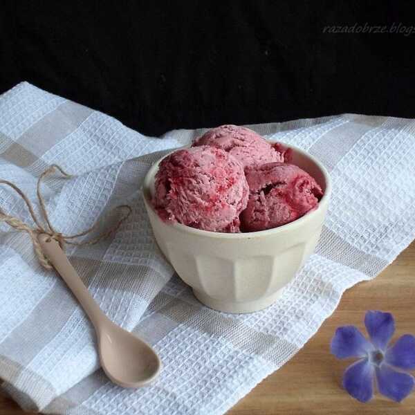 Lody z pieczonymi w porto truskawkami