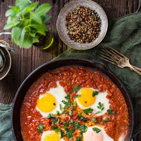 Szakszuka (Shakshuka) – jajka w pomidorach