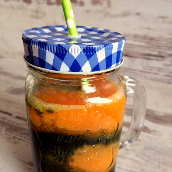 Koktajl mocy (papaja, mango, sok pomarańczowy, sok z pokrzywy)