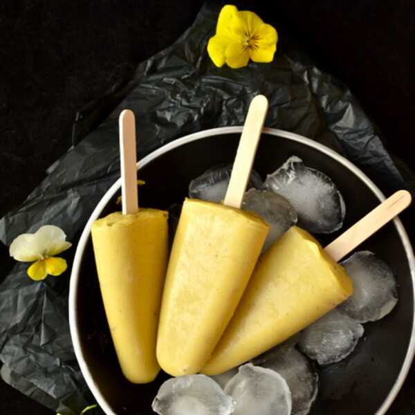 Zdrowe lody z mango i banana. Na patyku.