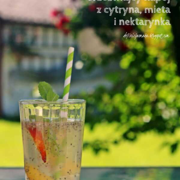 Chia fresca - orzeźwiający napój z cytryną, miętą i nektarynką