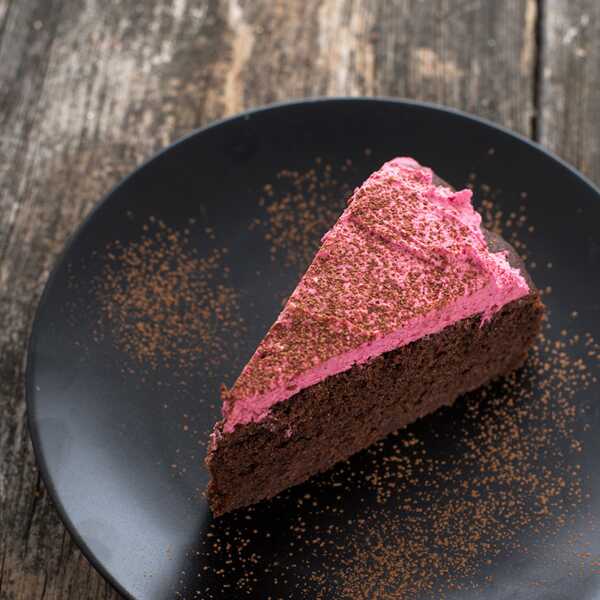 Mocno czekoladowe ciasto z buraka pod różową chmurką (wegańskie, bezglutenowe, bez cukru)