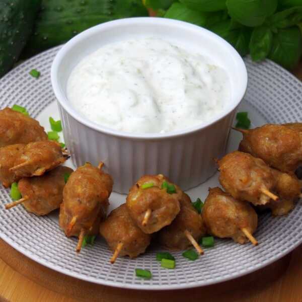 Mini kofty z sosem tzatziki