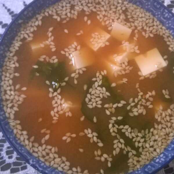 Zupa miso z wakame i tofu