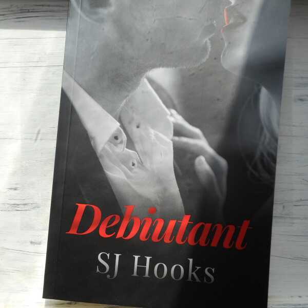 ,,Debiutant' SJ Hooks