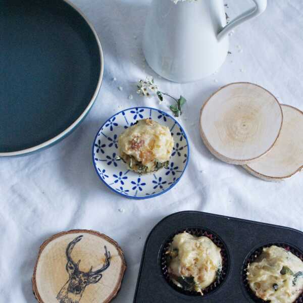 Muffinki śniadaniowe z boczkiem i szpinakiem