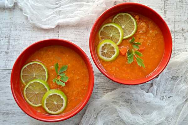 Wegańska zupa z soczewicy – bogactwo białka roślinnego i pyszny smak