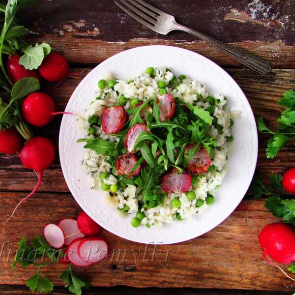 Risotto z zielonym groszkiem i pieczonymi rzodkiewkami