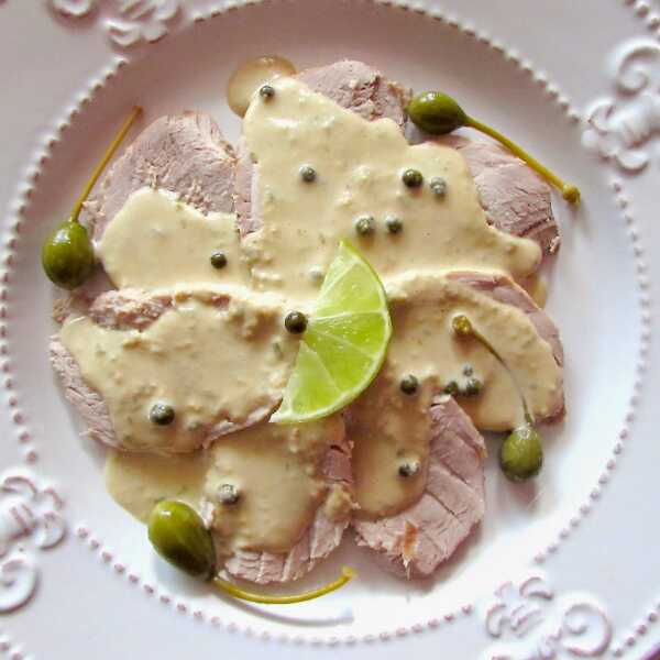 Vitello Tonnato - Cielęcina w sosie z tuńczyka z kaparami i pieprzem zielonym