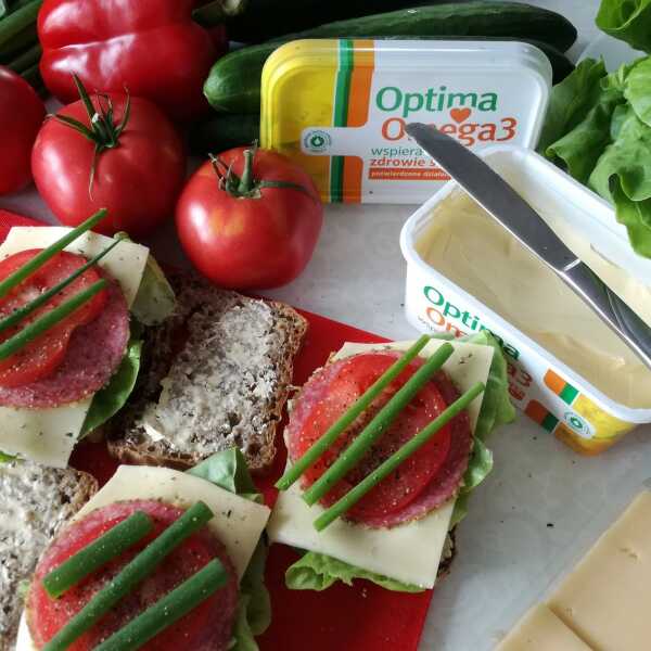 Chleb pszenno-żytni z płatkami owsianymi, kanapki na piknik z Optimą Omega 3