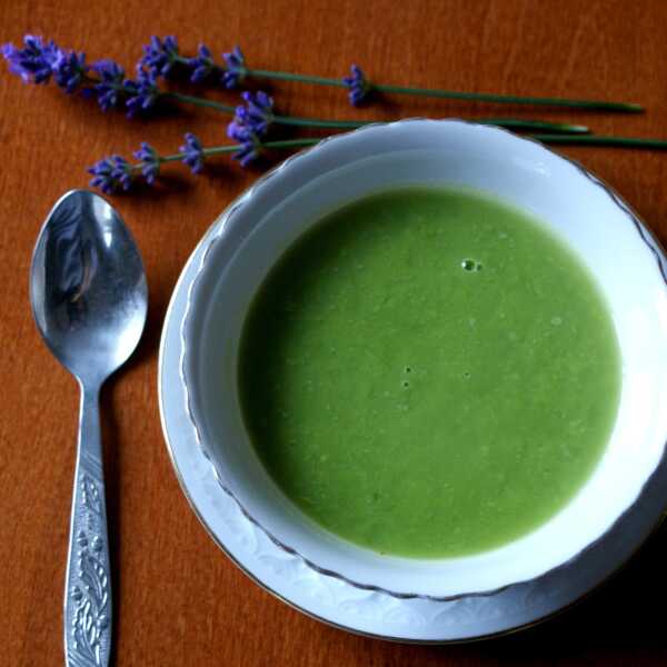 Zupa z zielonego groszku z czosnkiem (dietetyczna)