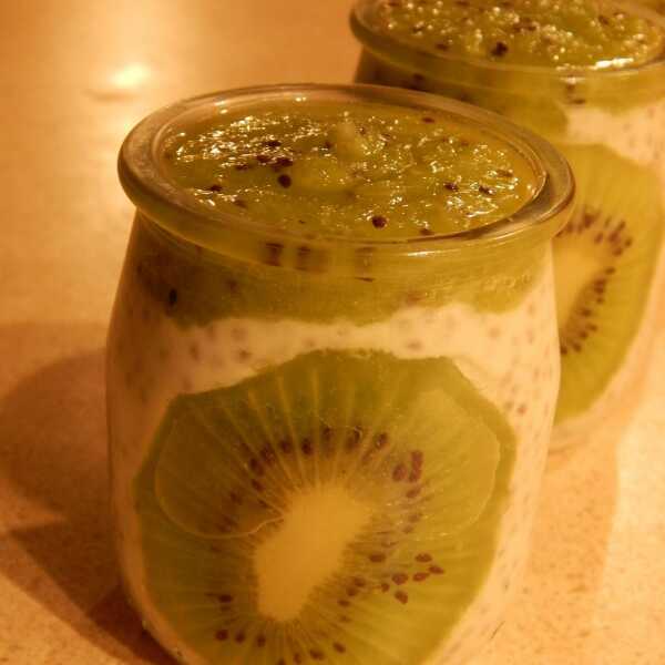 Deser z nasionami Chia i kiwi