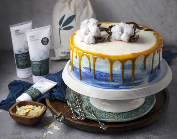 #greeninspiracje – migdałowy tort z polewą z irysów i “bawełnianą” dekoracją