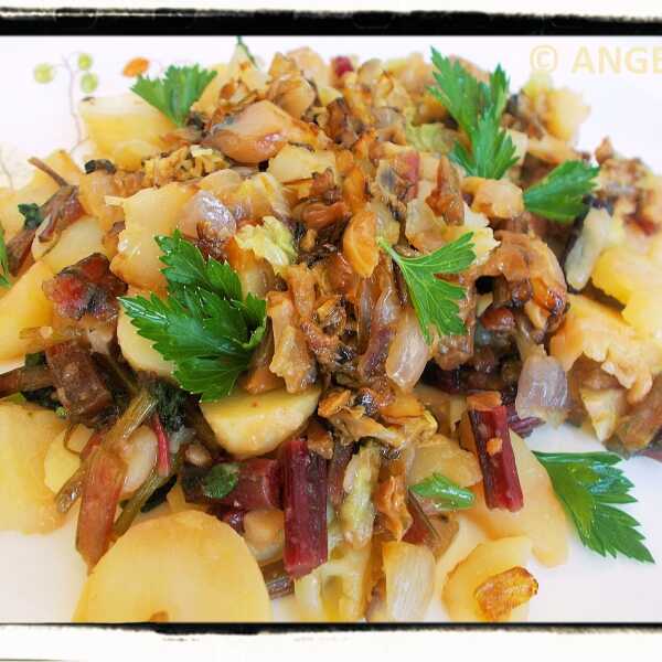 Ziemniaki zapiekane z botwiną - Roasted Potatoes With Beet Leaves - Patate con foglie di barbabietole in padella
