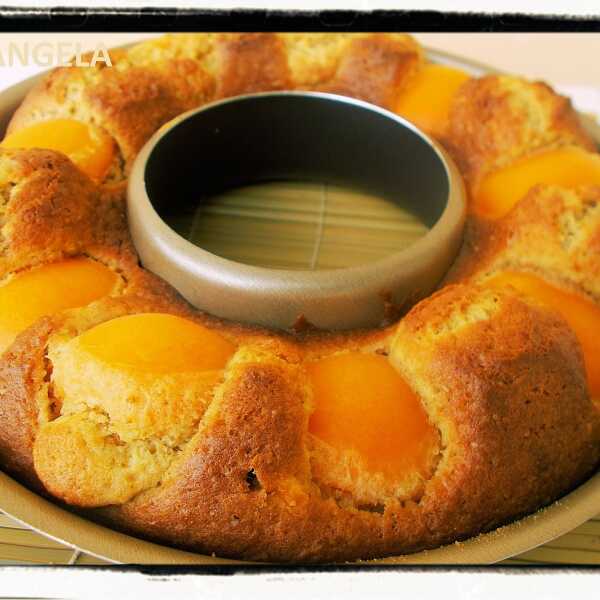 Babka z brzoskwiniami (morelami) - Apricot Or Peach Bundt Cake - Ciambellone alle albicocche o pesche