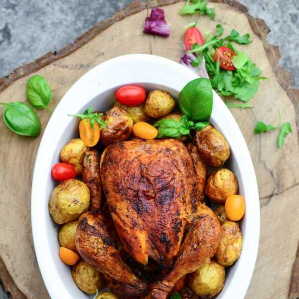 Paprykowy kurczak pieczony z ziemniakami 