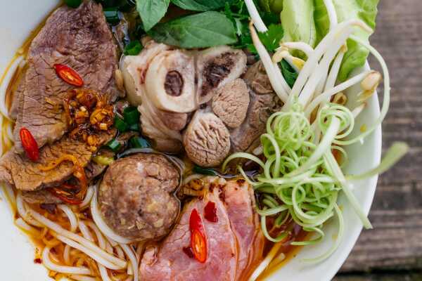 Bún bò Huế: przepis na najlepszą zupę Wietnamu