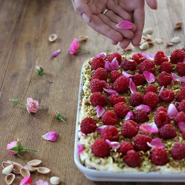 Różane Tiramisu z malinami i pistacjami #greeninspiracje