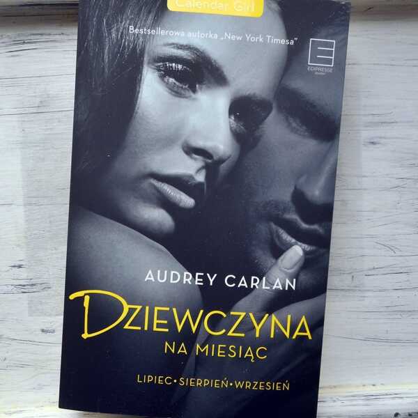 ,,Dziewczyna na miesiąc. Lipiec-sierpień-wrzesień' Audrey Carlan