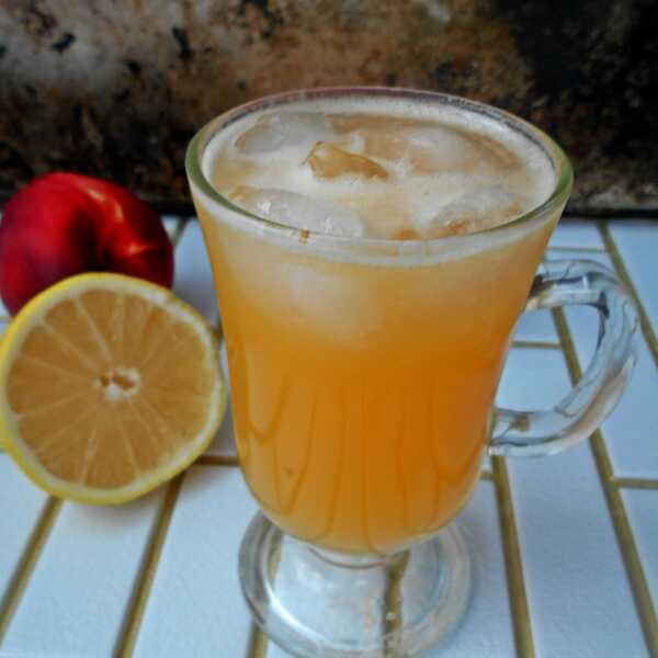 Lemoniada z nektarynką