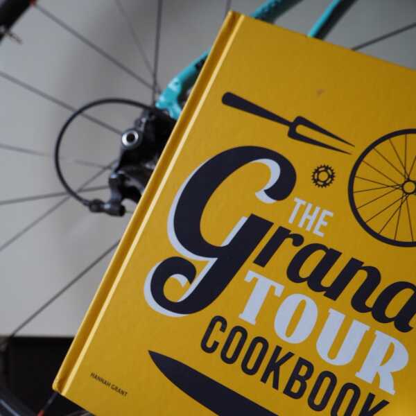 The Grand Tour Cookbook – kolarska książka kucharska