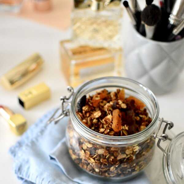 Granola z olejem i cukrem kokosowym 