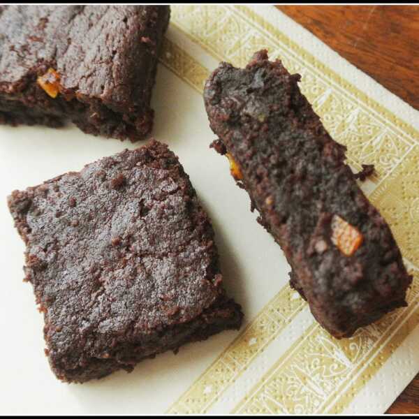 Maślane i pomarańczowe brownie (bez glutenu i nabiału)