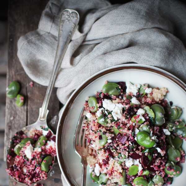 Letnia sałatka z quinoa, młodym bobem, botwinką. (Summer salad with quinoa, broad beans and chard) 