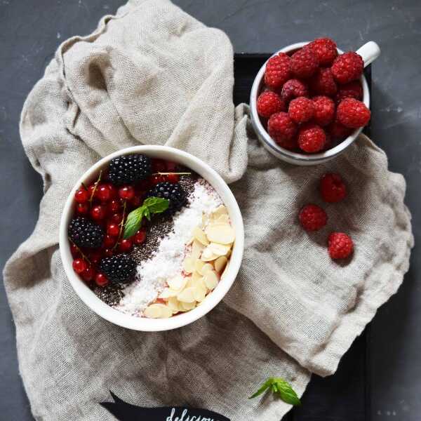 Malinowe smoothie bowl