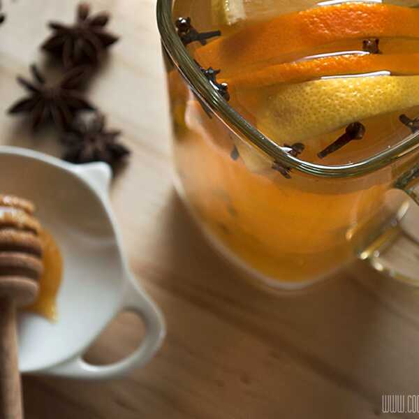 Jak sobie radzić z mrozem? - Rozgrzewająca herbata z cytrusami i goździkami. 