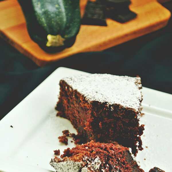 Na ponure weekendy: Mocno czekoladowe ciasto z cukinią.