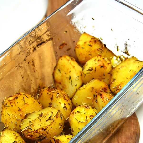 Pieczone ziemniaki z tymiankiem i rozmarynem