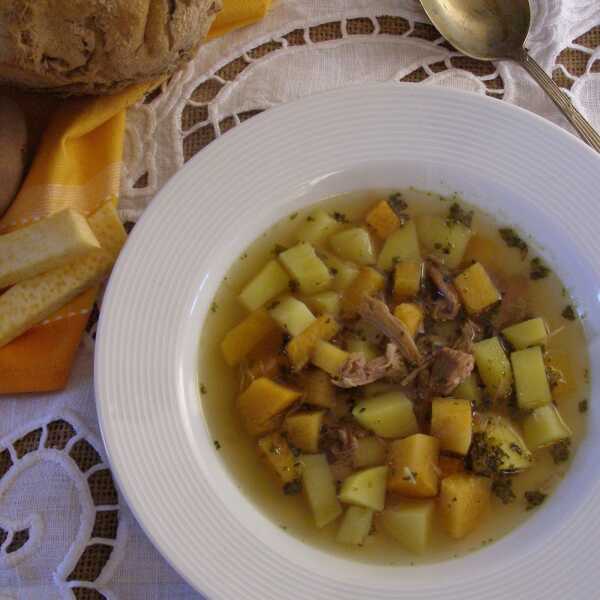 Zupa z brukwi na gęsinie i przypomniane warzywa