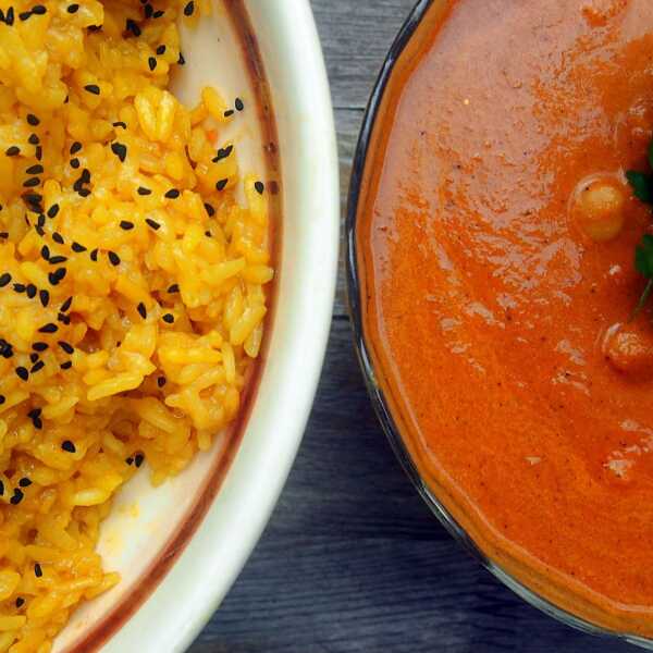 Vegan chana masala (kremowy indyjski sos pomidorowy z ciecierzycą) 